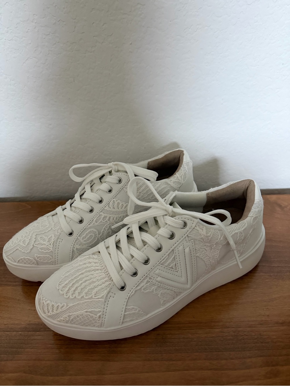 Vionic White Lace-Up Embroidered Sneakers NWOT